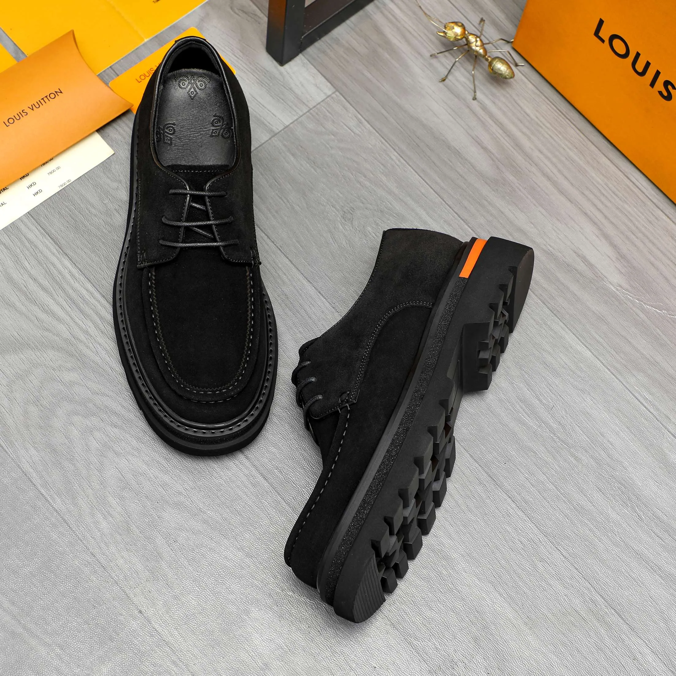 Men's shoes 💰620 Product trademark: LV "Louis Vuitton" business casual lace-up leather shoes Regular size: 37-46 Product materials: Selected high-quality frosted cowhide upper, pigskin lining, rubber outsole